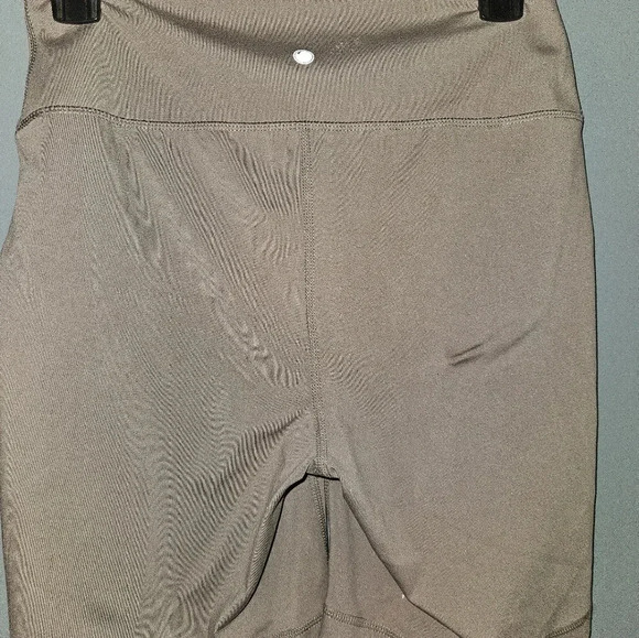 Yogalicious Lux Womans Taupe Shorts Size Xl - Picture 6 of 8